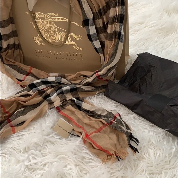 Burberry Accessories - NWT BURBERRY Giant Check Crinkle Camel Scarf